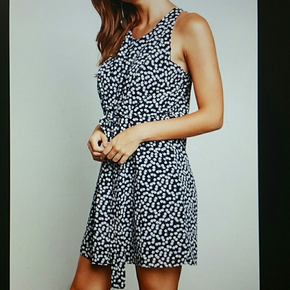 High neck sleeveless floral dress - Picture 2 of 8